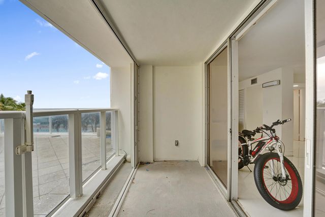 2751 S Ocean Drive 302s, Hollywood, FL 33019