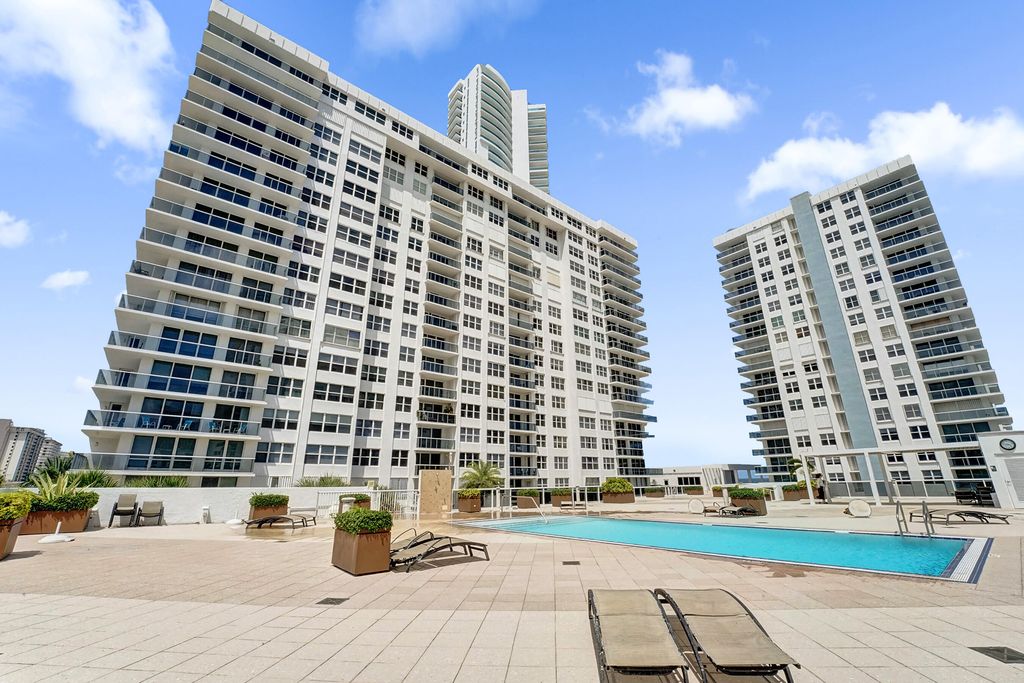 2751 S Ocean Drive 302s, Hollywood, FL 33019