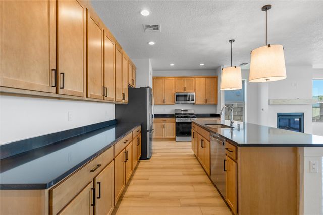 75 Cadena Loop, Los Alamos, NM 87547