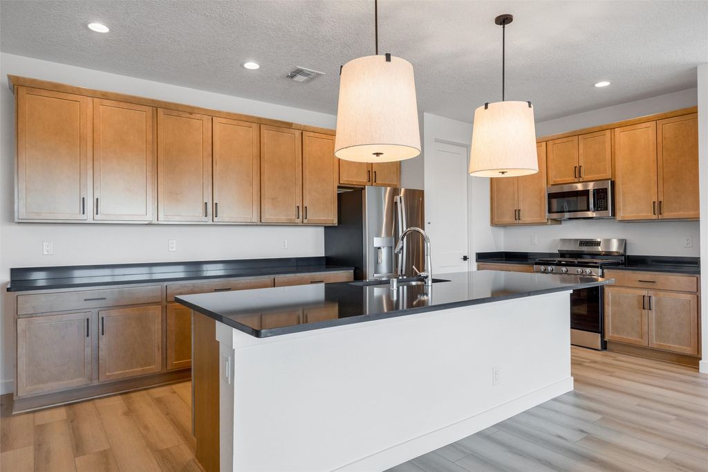 75 Cadena Loop, Los Alamos, NM 87547