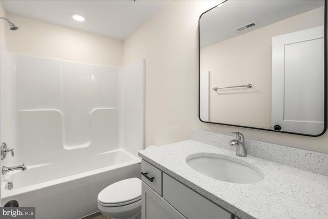 111 HUNTINGTON HILLS LN, Fredericksburg, VA 22401