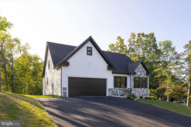 111 HUNTINGTON HILLS LN, Fredericksburg, VA 22401