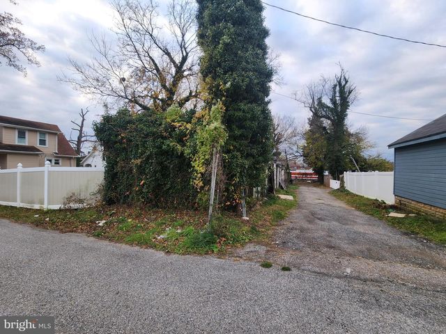 GARAGES BEHIND 3604 HOWARD PARK AVE, Baltimore, MD 21207