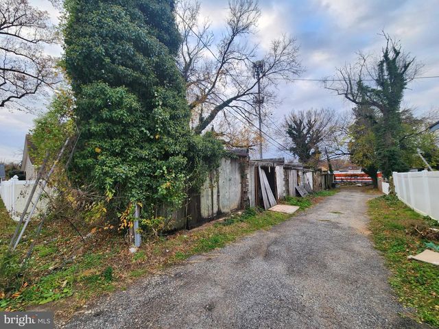 GARAGES BEHIND 3604 HOWARD PARK AVE, Baltimore, MD 21207