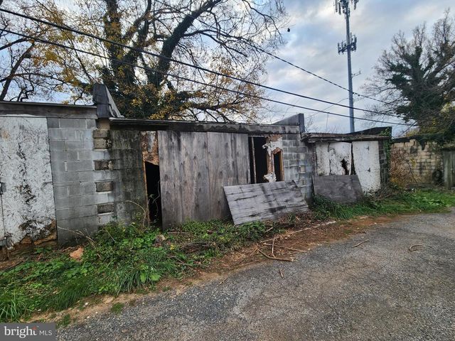 GARAGES BEHIND 3604 HOWARD PARK AVE, Baltimore, MD 21207