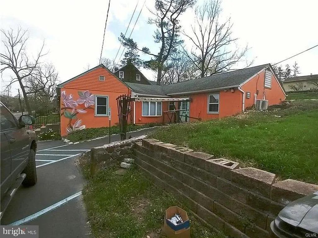 3111 MAIN ST, Green Lane, PA 18054