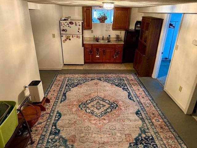 8 Lincoln Ct, Saugus, MA 01906