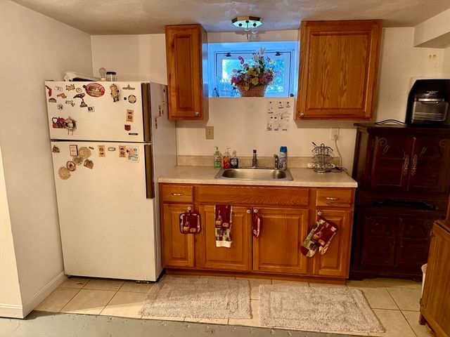 8 Lincoln Ct, Saugus, MA 01906