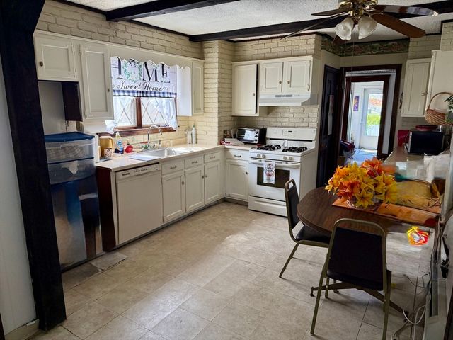 8 Lincoln Ct, Saugus, MA 01906