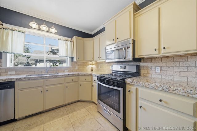 411 E 6th Street, Claremore, OK 74017