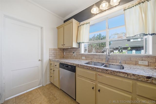 411 E 6th Street, Claremore, OK 74017