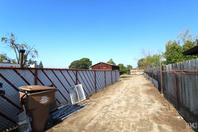 4624 Harris Road, Bakersfield, CA 93313