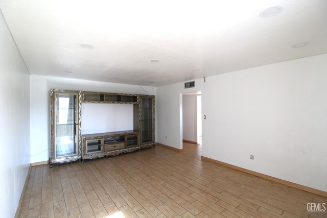 4624 Harris Road, Bakersfield, CA 93313