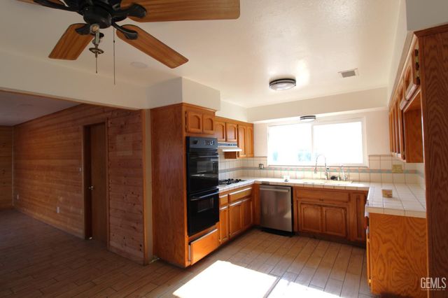 4624 Harris Road, Bakersfield, CA 93313