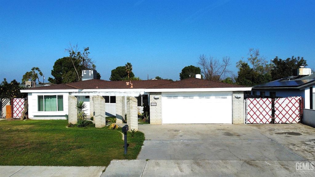 4624 Harris Road, Bakersfield, CA 93313