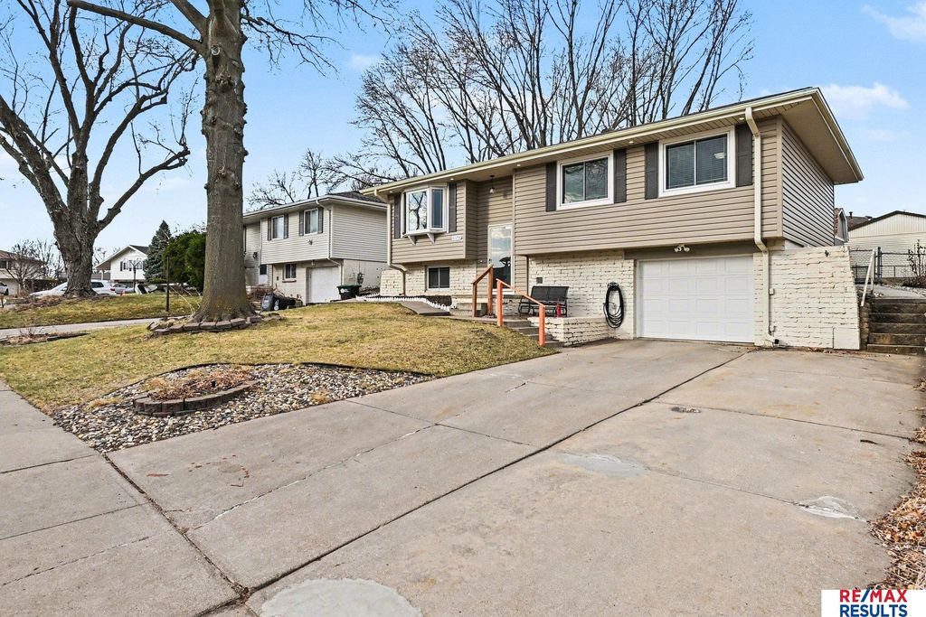 6370 S 139th Avenue Circle, Omaha, NE 68137