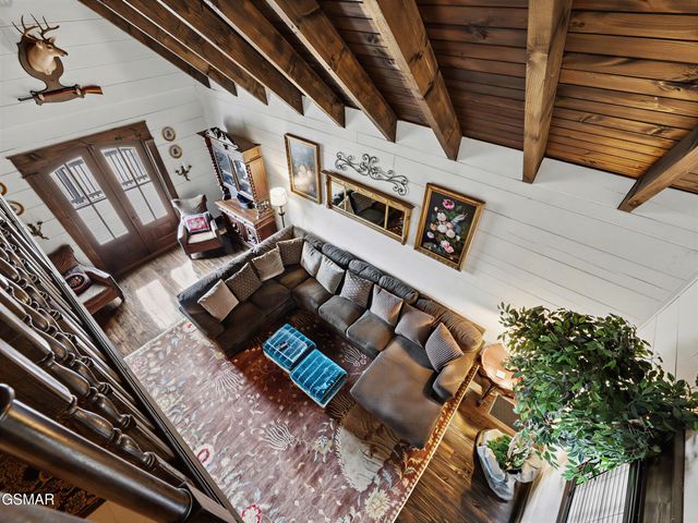 225 Chimney Tops Way, Gatlinburg, TN 37738