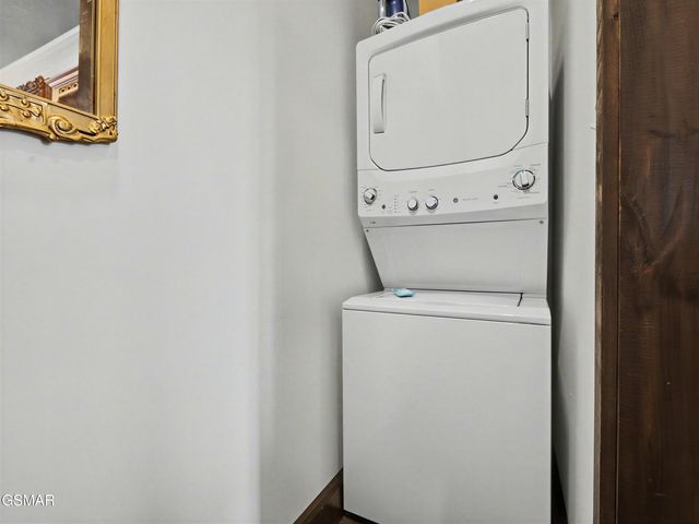 225 Chimney Tops Way, Gatlinburg, TN 37738