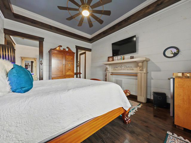 225 Chimney Tops Way, Gatlinburg, TN 37738