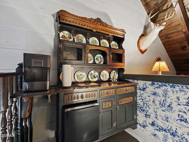 225 Chimney Tops Way, Gatlinburg, TN 37738