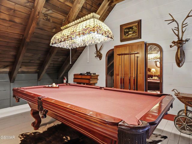 225 Chimney Tops Way, Gatlinburg, TN 37738