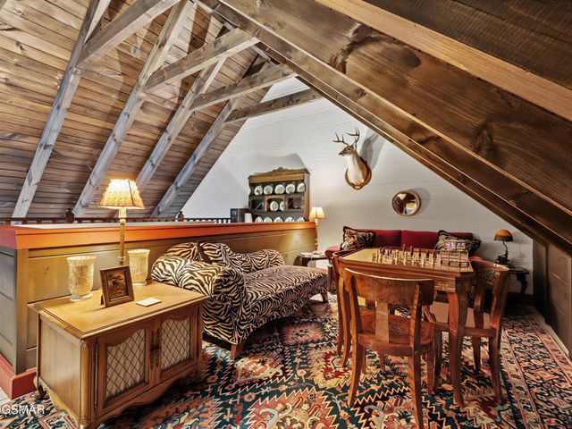 225 Chimney Tops Way, Gatlinburg, TN 37738