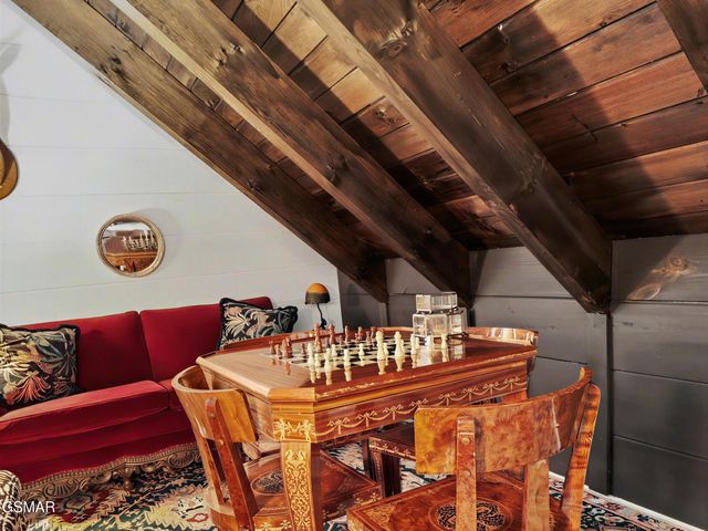 225 Chimney Tops Way, Gatlinburg, TN 37738