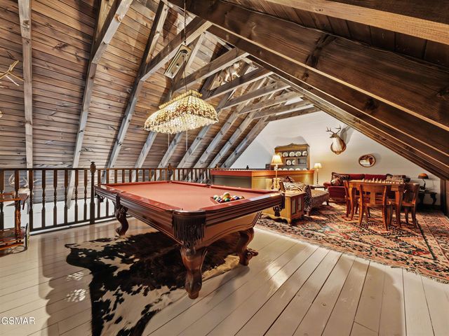 225 Chimney Tops Way, Gatlinburg, TN 37738