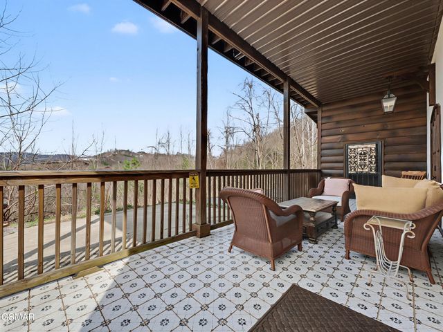 225 Chimney Tops Way, Gatlinburg, TN 37738