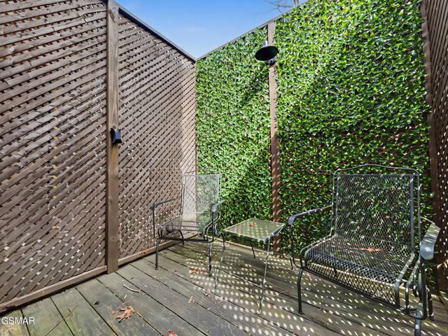 225 Chimney Tops Way, Gatlinburg, TN 37738