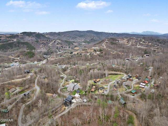 225 Chimney Tops Way, Gatlinburg, TN 37738