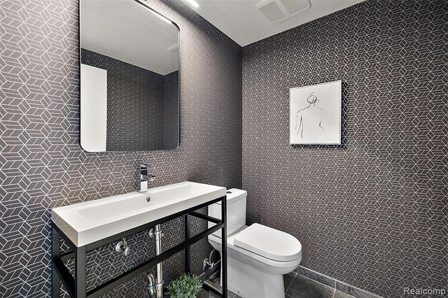 432 S Washington Avenue 806, Royal Oak, MI 48067