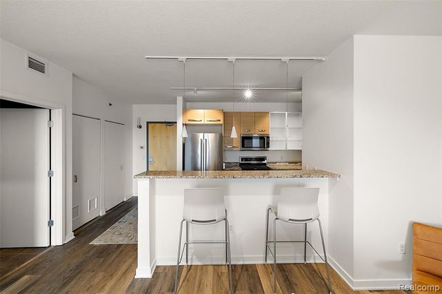 432 S Washington Avenue 806, Royal Oak, MI 48067