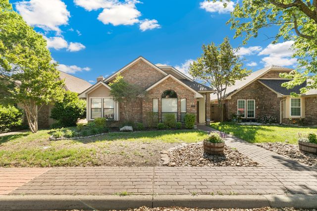 742 Monique, Cedar Hill, TX 75104