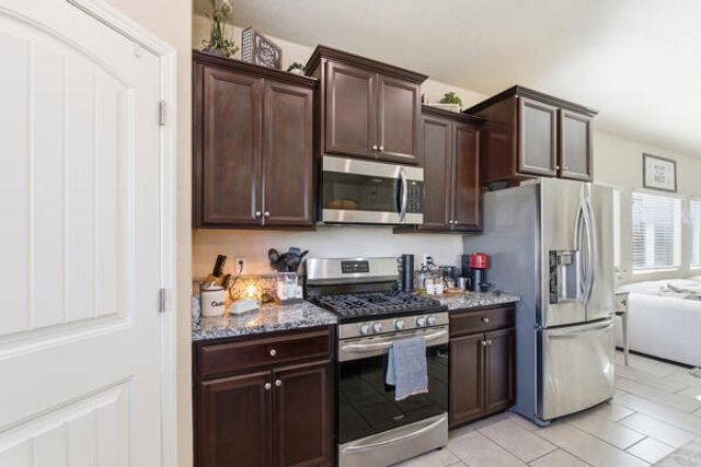 1150 Fire Fall Avenue, Lemoore, CA 93245