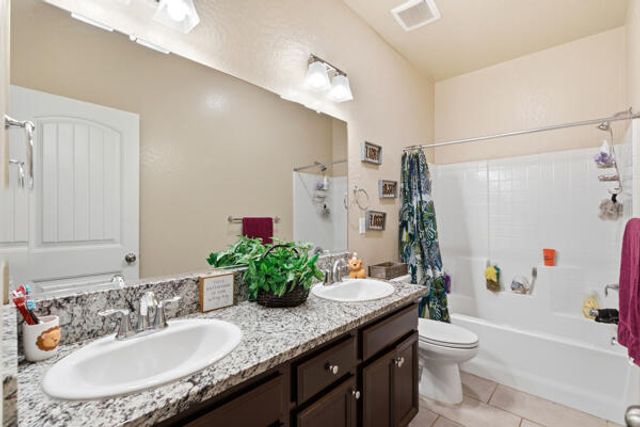 1150 Fire Fall Avenue, Lemoore, CA 93245