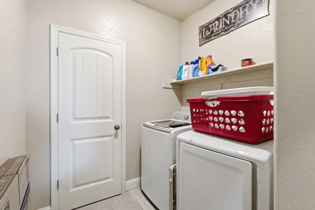 1150 Fire Fall Avenue, Lemoore, CA 93245