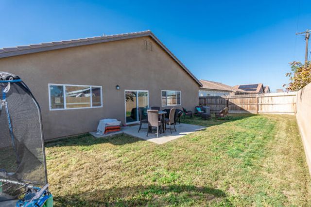 1150 Fire Fall Avenue, Lemoore, CA 93245