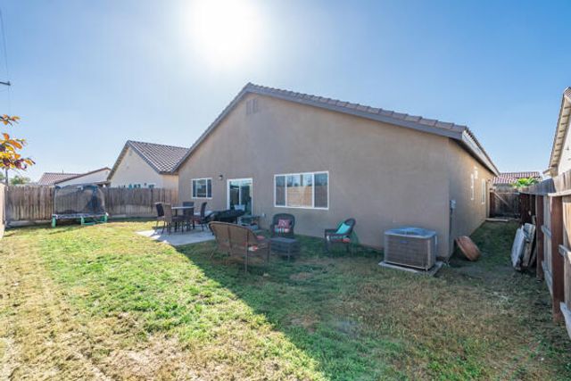 1150 Fire Fall Avenue, Lemoore, CA 93245