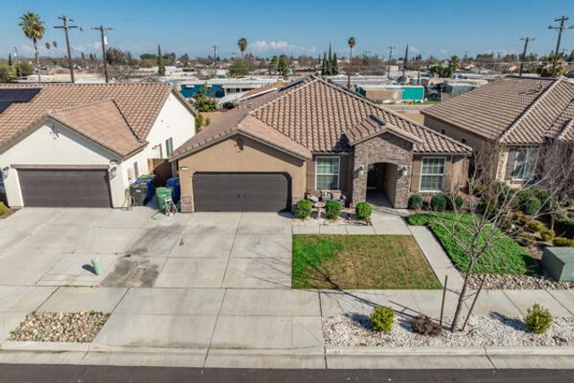 1150 Fire Fall Avenue, Lemoore, CA 93245