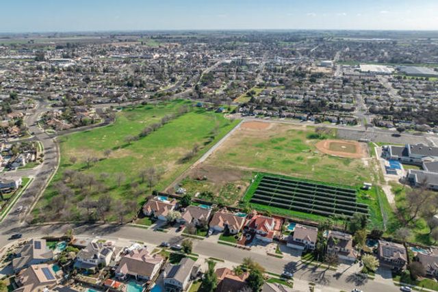 1150 Fire Fall Avenue, Lemoore, CA 93245