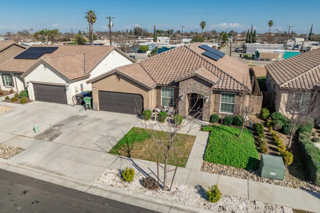 1150 Fire Fall Avenue, Lemoore, CA 93245