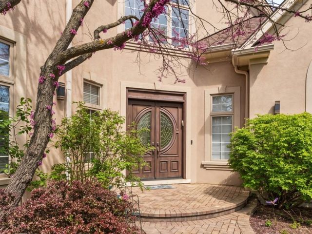 1745 Sundrop Circle, Highland Park, IL 60035
