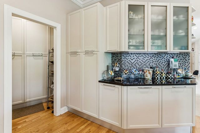 1745 Sundrop Circle, Highland Park, IL 60035