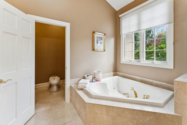 1745 Sundrop Circle, Highland Park, IL 60035