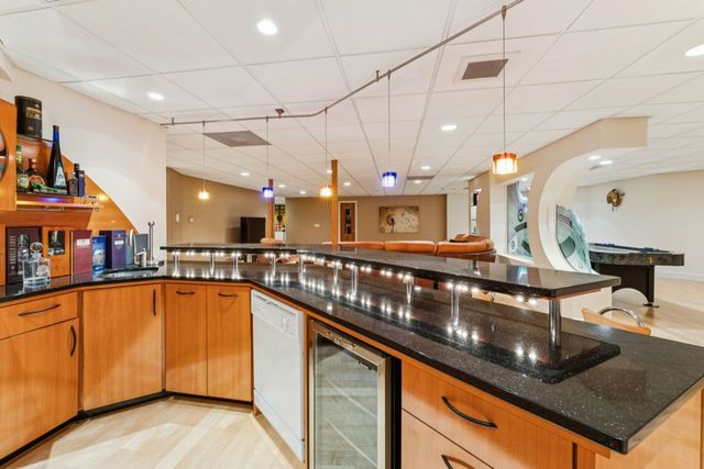 1745 Sundrop Circle, Highland Park, IL 60035
