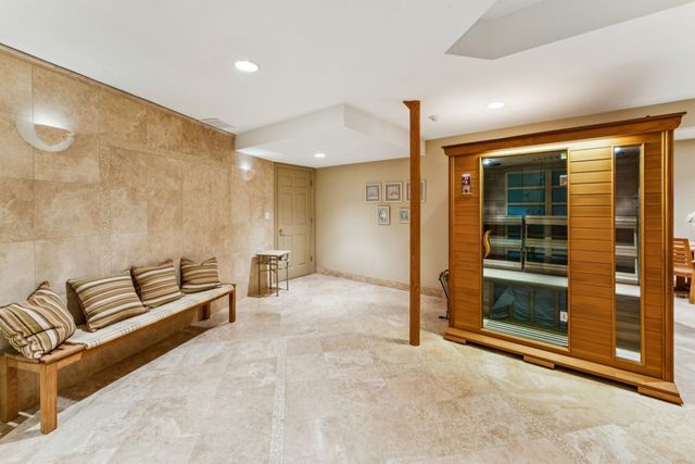 1745 Sundrop Circle, Highland Park, IL 60035