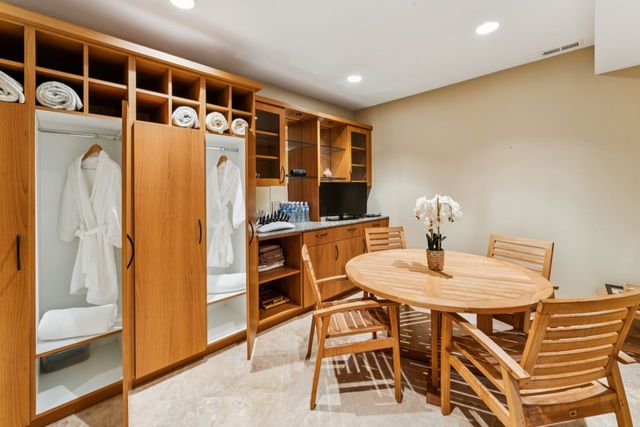 1745 Sundrop Circle, Highland Park, IL 60035