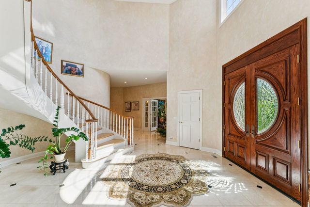 1745 Sundrop Circle, Highland Park, IL 60035