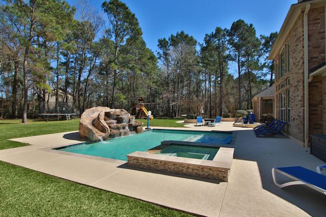 12210 Hallowed Oaks, Magnolia, TX 77354